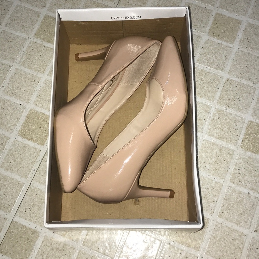❗️SOLD❗️Nude Heels - Picture 1 of 7